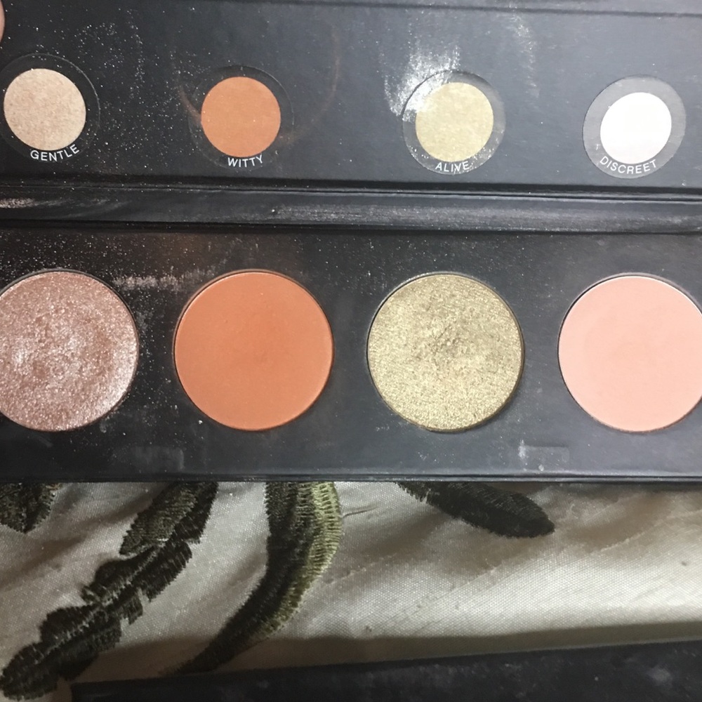 Younique eye shadow